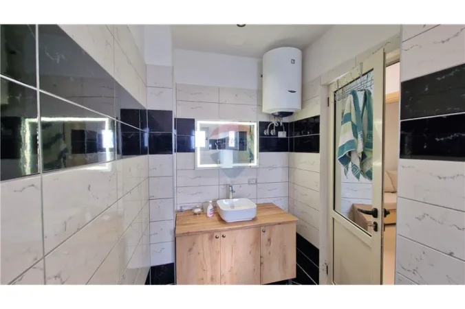 Vlore - Lungomare, shitet apartament 2+1 Kati 2, 80 m² 138.400 € (Rruga Dhimitër Konomi, Vlore)