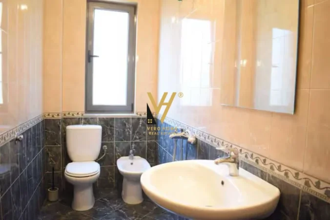 Tirane, jepet me qera apartament 2+1+Ballkon Kati 1, 120 m² 800 € (RRUGA BARDHYL)