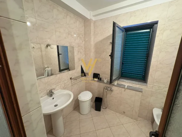 Tirane, jepet me qera apartament 2+1+Ballkon Kati 1, 120 m² 800 € (RRUGA BARDHYL)