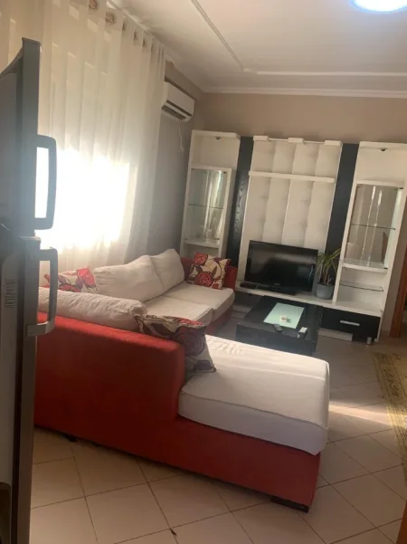 Tirane, jepet me qera apartament 2+1 Kati 5, 70 m² 600 € (Rruga e Durresit)