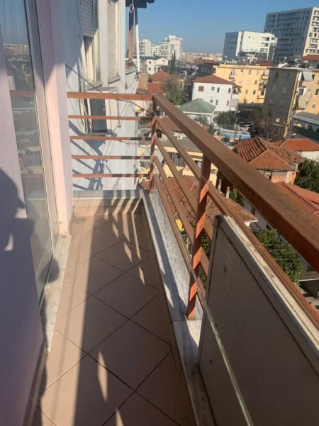 Tirane, jepet me qera apartament 2+1 Kati 5, 70 m² 600 € (Rruga e Durresit)