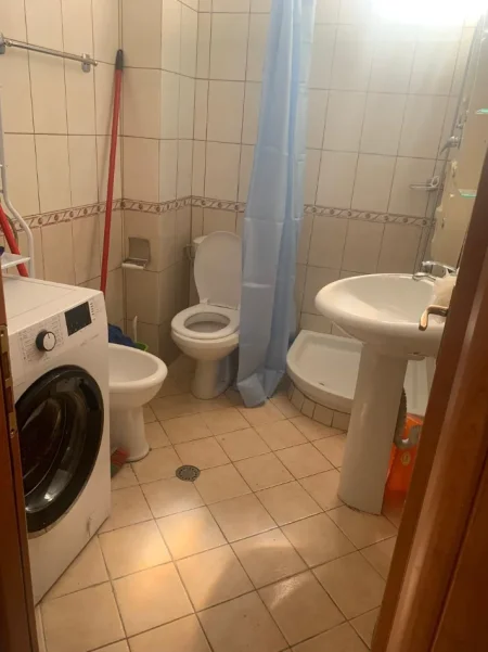 Tirane, jepet me qera apartament 2+1 Kati 5, 70 m² 600 € (Rruga e Durresit)