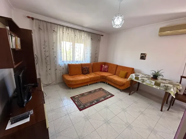 Tirane, jepet me qera apartament 1+1+Ballkon Kati 3, 56 m² 500 € (Rruga e Elbasanit)