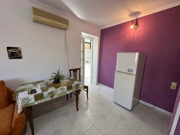 Tirane, jepet me qera apartament 1+1+Ballkon Kati 3, 56 m² 500 € (Rruga e Elbasanit)