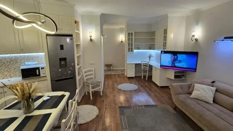 Tirane, jepet me qera apartament 3+1 Kati 2, 118 m² 1.000 € (Kodra e Diellit)