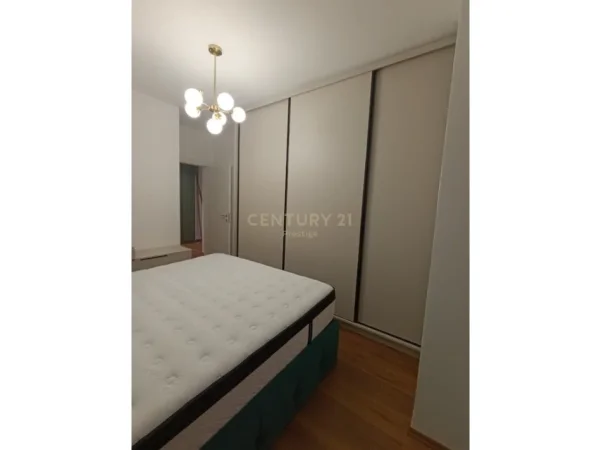 Tirane, jepet me qera apartament 1+1+Ballkon Kati 4, 70 m² 750 € (Ambasada Amerikane)