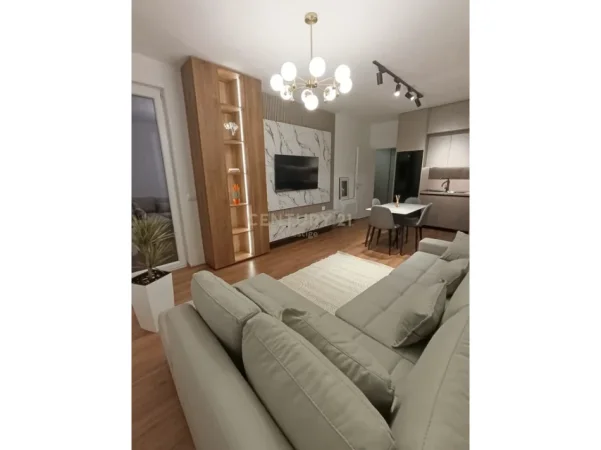 Tirane, jepet me qera apartament 1+1+Ballkon Kati 4, 70 m² 750 € (Ambasada Amerikane)