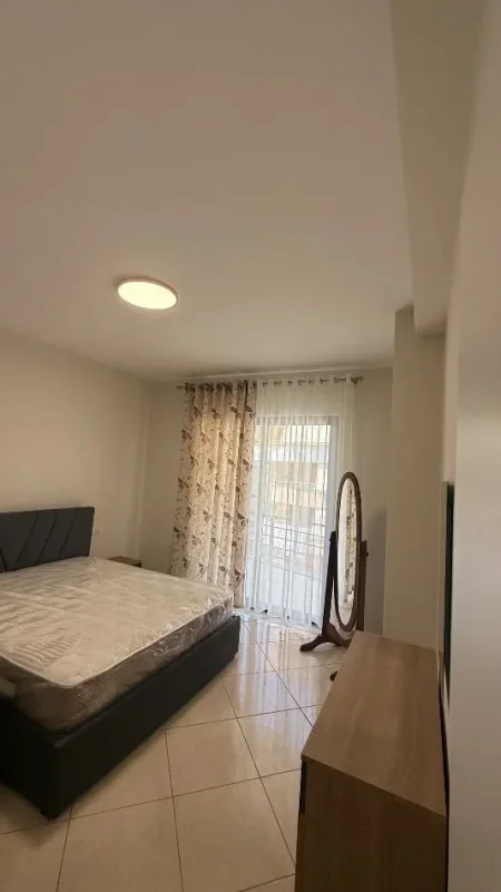 Tirane, jepet me qera apartament 2+1+Ballkon Kati 5, 100 m² 550 € (ASTIR)