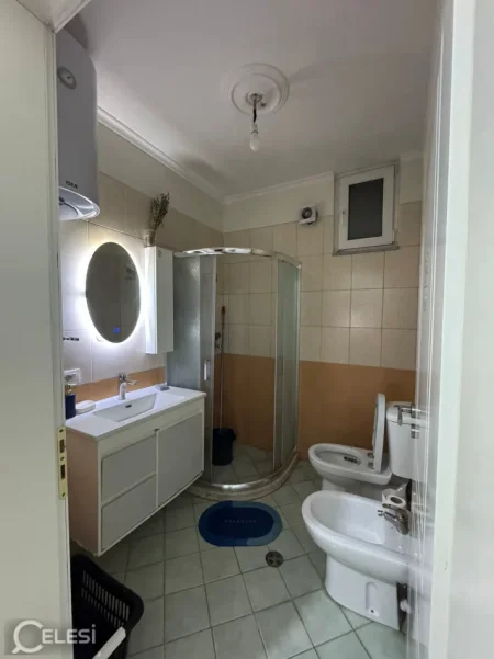 Tirane, jepet me qera apartament 1+1+Ballkon Kati 4, 70 m² 450 € (ASTIR)