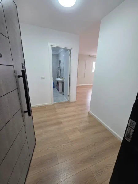 Tirane, jepet me qera apartament 2+1 Kati 7, 115 m² 400 € (Kombinat)