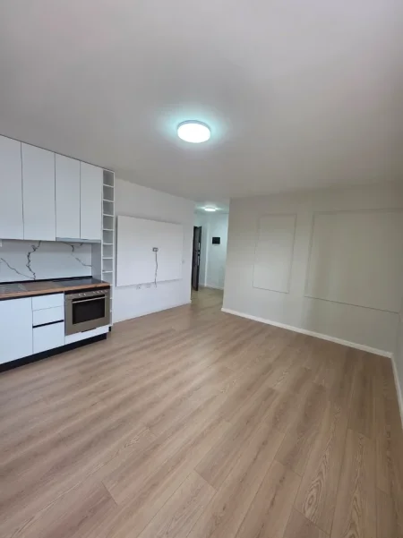 Tirane, jepet me qera apartament 2+1 Kati 7, 115 m² 400 € (Kombinat)