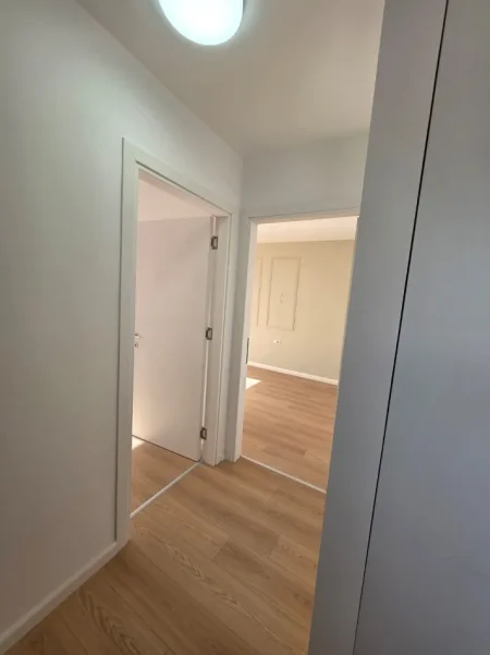 Tirane, jepet me qera apartament 2+1 Kati 7, 115 m² 400 € (Kombinat)