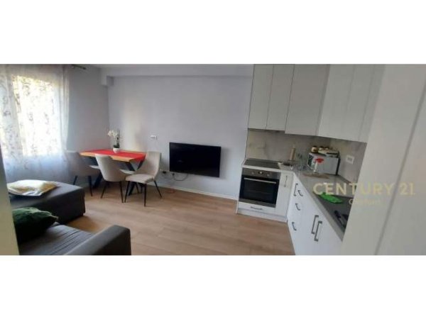 Tirane, jepet me qera apartament 2+1 Kati 3, 60 m² 600 Euro (vasil shanto)