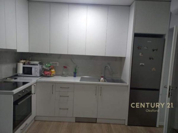 Tirane, jepet me qera apartament 2+1 Kati 3, 60 m² 600 Euro (vasil shanto)