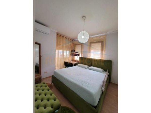 Tirane, jepet me qera apartament Kati 7, 100 m² 800 Euro (Blloku)