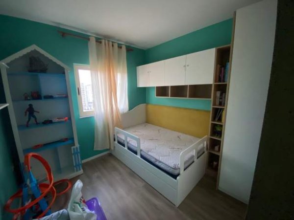 Tirane, jepet me qera apartament 2+1+BLK Kati 8, 87 m² 650 Euro