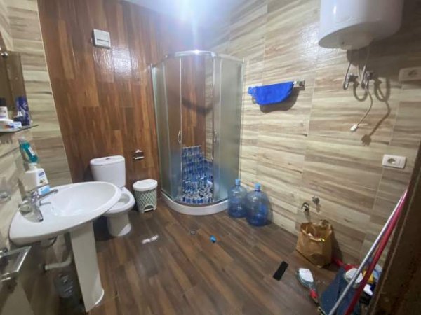 Tirane, jepet me qera zyre Kati 2, 90 m² 600 Euro (Rruga e Barrikadave)