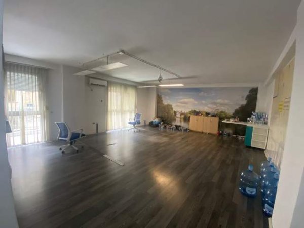 Tirane, jepet me qera zyre Kati 2, 90 m² 600 Euro (Rruga e Barrikadave)