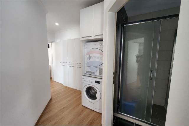 Tirane, jepet me qera apartament 2+1 Kati 9, 100 m² 550 Euro (Rr. Kavajes)