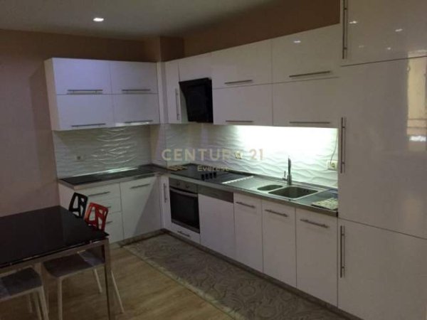 Tirane, shitet apartament 1+1+BLK Kati 3, 60 m² 155.000 Euro (kopshti zologjik)