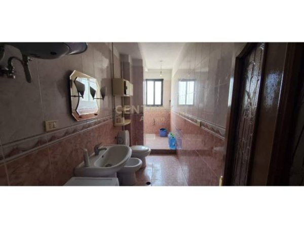 Tirane, shitet apartament 63 m² 75.000 Euro (restorant durresi)