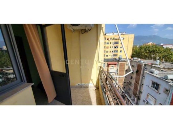 Tirane, shitet apartament 63 m² 75.000 Euro (restorant durresi)
