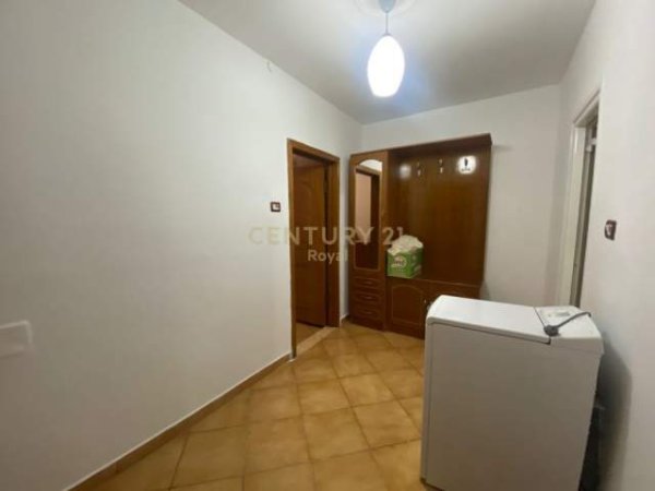 Tirane, jepet me qera apartament 1+1+BLK 270 Euro (Niko Avrami)