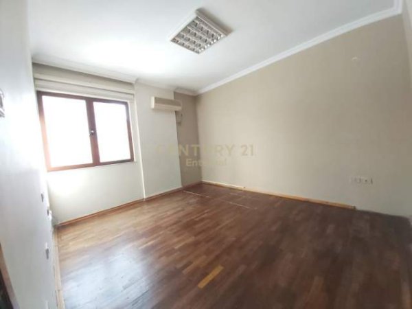 Tirane, jepet me qera apartament Kati 4, 120 m² 1.000 Euro