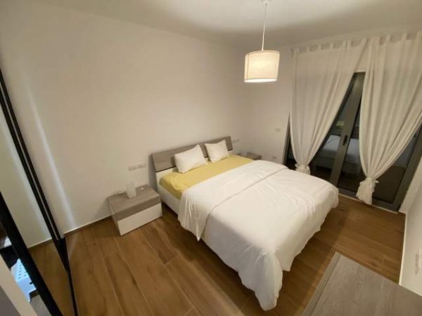 Tirane, jepet me qera Vile 3+1+A+BLK Kati 8, 202 m² 2.100 Euro (Teg)