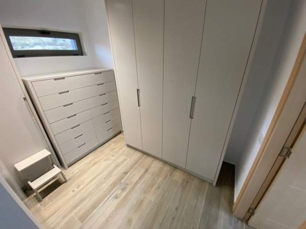 Tirane, jepet me qera Vile 3+1+A+BLK Kati 8, 202 m² 2.100 Euro (Teg)