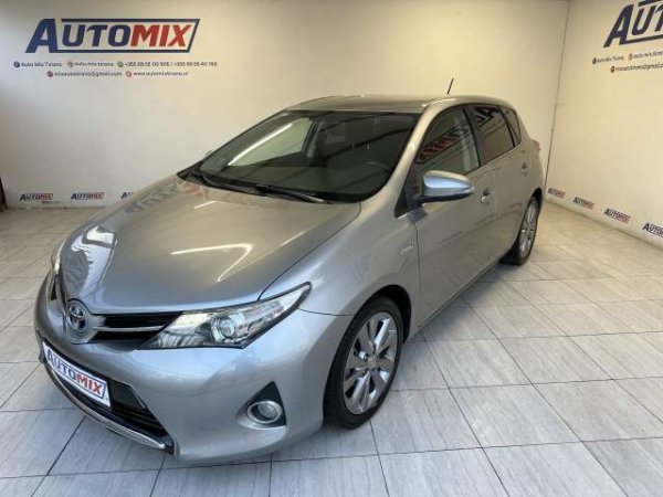 Tirane, shes makine Toyota auris Viti 2013, 12.400 Euro