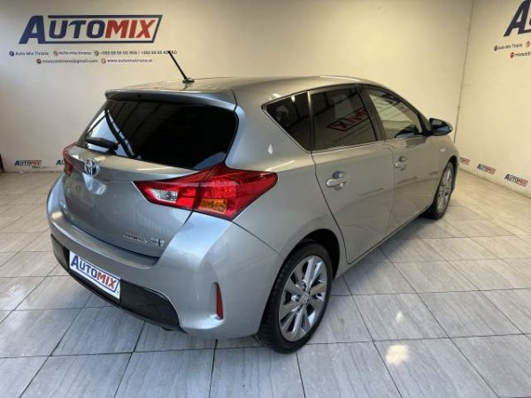 Tirane, shes makine Toyota auris Viti 2013, 12.400 Euro