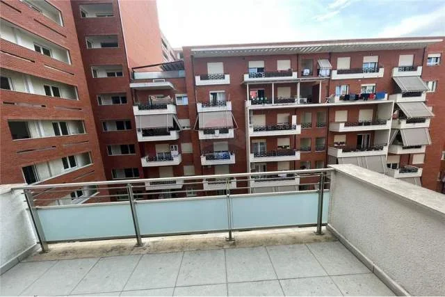 Tirane, jepet me qera apartament 2+1 Kati 6, 117 m² 500 Euro (Pallati me Shigjeta)