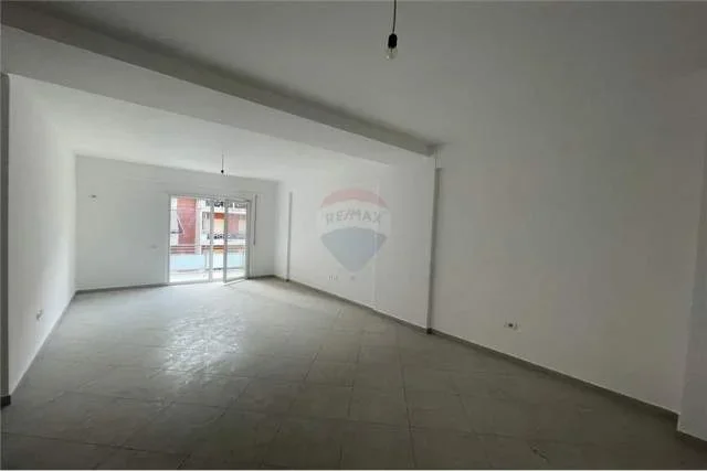 Tirane, jepet me qera apartament 2+1 Kati 6, 117 m² 500 Euro (Pallati me Shigjeta)