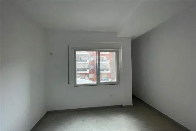 Tirane, jepet me qera apartament 2+1 Kati 6, 117 m² 500 Euro (Pallati me Shigjeta)