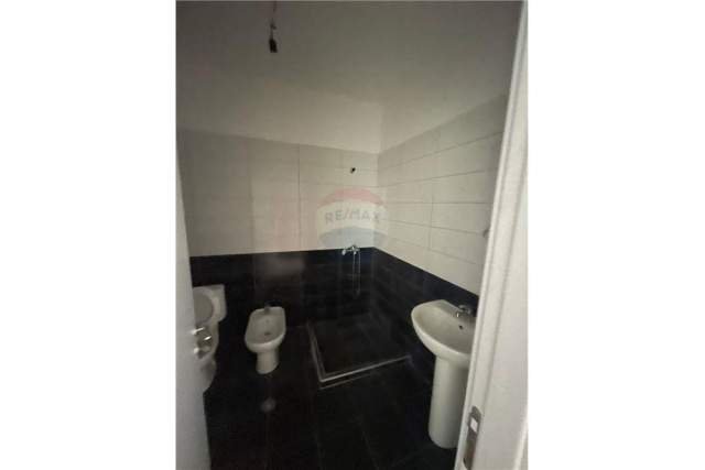 Tirane, jepet me qera apartament 2+1+BLK Kati 6, 117 m² 450 Euro (Teodor Keko)