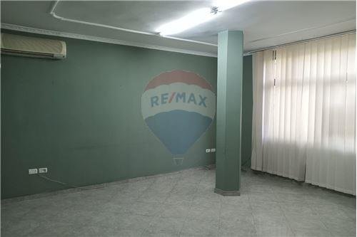 Tirane, jepet me qera ambjent biznesi Kati 2, 80 m² 800 Euro (Kongresi Manastirit)