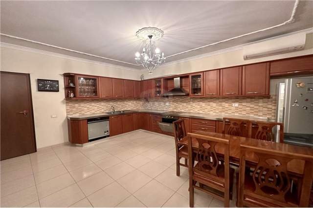 Tirane, jepet me qera apartament 2+1+BLK Kati 4, 120 m² 500 Euro (Kodra e diellit)