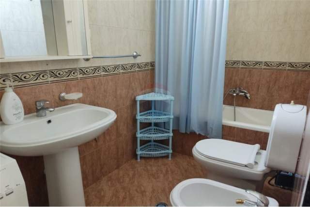 Tirane, jepet me qera apartament 1+1 Kati 2, 60 m² 340 Euro (Don Boski)