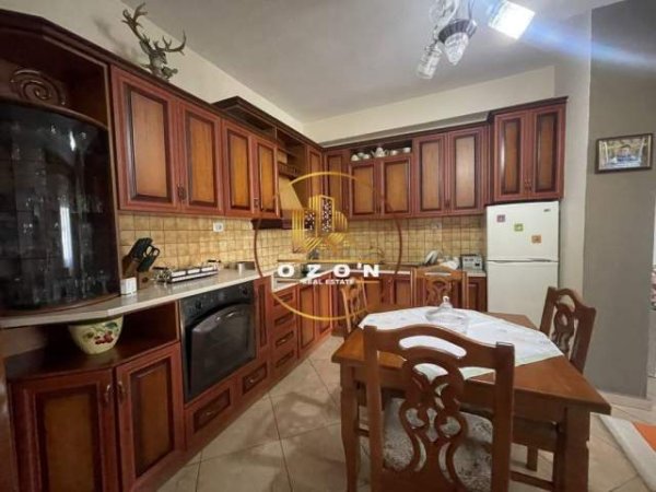 Pogradec, shitet shtepi 3 Katshe Kati 3, 350 m² 236.000 Euro (POGRADEC)