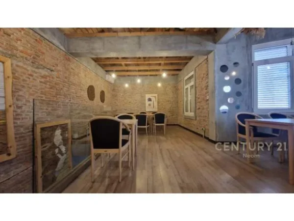 Tirane, shitet bar-resorant Kati 2, 258 m² 1.700.000 Euro (Pazari I ri)