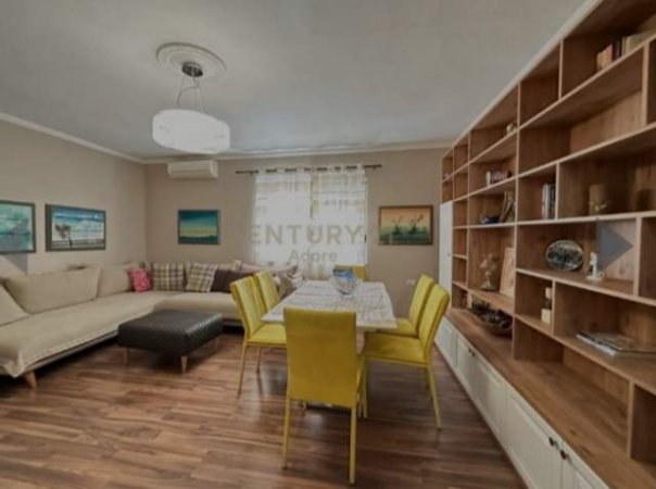 Tirane, jepet me qera apartament 2+1 Kati 3, 88 m² 650 Euro