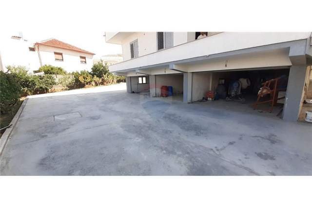 Tirane, jepet me qera ambjent biznesi Kati 0, 459 m² 3.500 Euro (Sauk)