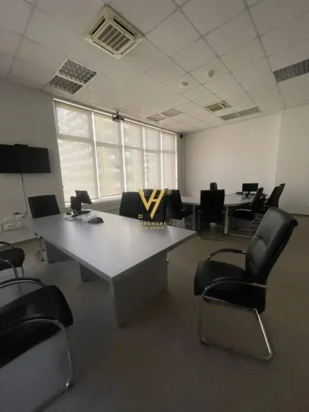 Tirane, jepet me qera zyre Kati -1 900 m² 9.000 Euro (DELIJORGJI)