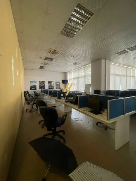 Tirane, jepet me qera zyre Kati -1 900 m² 9.000 Euro (DELIJORGJI)