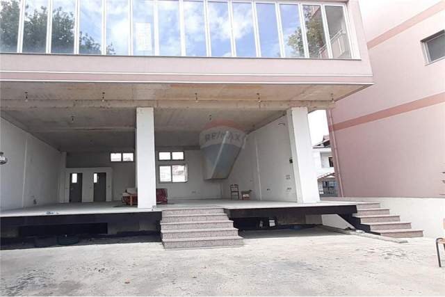 Tirane, jepet me qera ambjent biznesi Kati 0, 145 m² 1.400 Euro (Rruga e Shkodres)