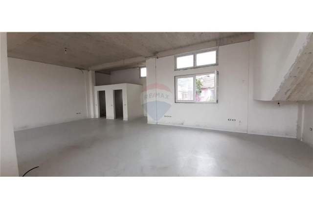 Tirane, jepet me qera ambjent biznesi Kati 0, 145 m² 1.400 Euro (Rruga e Shkodres)