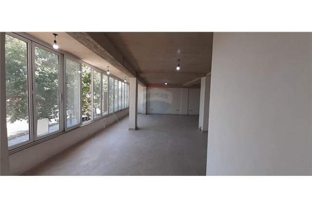 Tirane, jepet me qera ambjent biznesi Kati 1, 145 m² 1.200 Euro (Rruga e Shkodres)