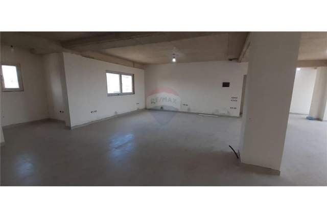 Tirane, jepet me qera ambjent biznesi Kati 1, 145 m² 1.200 Euro (Rruga e Shkodres)