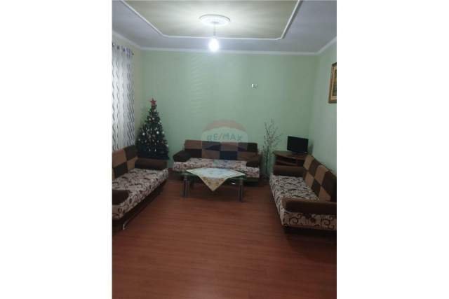 Tirane, jepet me qera Vile 3+1+BLK Kati 2, 157 m² 1.400 Euro (Kombinat)